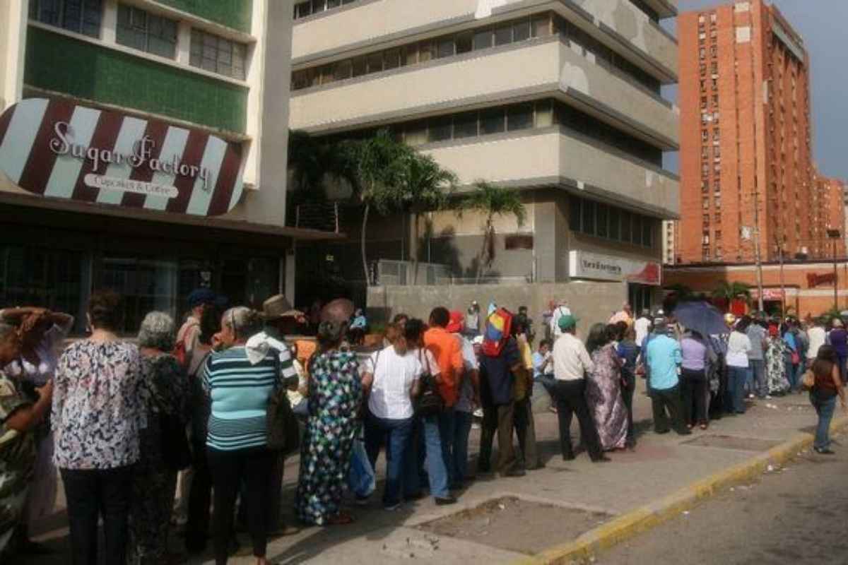 Venezuela: empresarios y sindicatos deben acordar un plan para poner la economía en movimiento